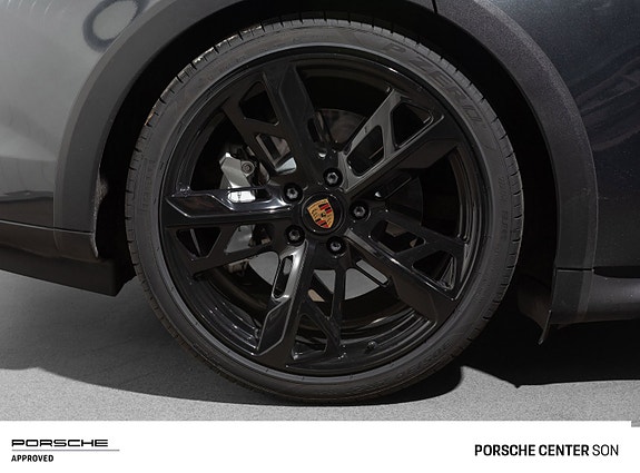 Porsche Taycan Cross Turismo 12 of 15