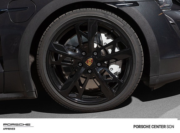 Porsche Taycan Cross Turismo 11 of 15
