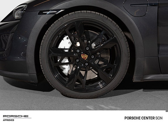 Porsche Taycan Cross Turismo 9 of 15