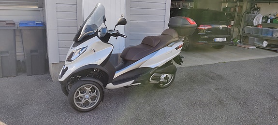 Piaggio MP3 300 LT Bianco 2 of 5