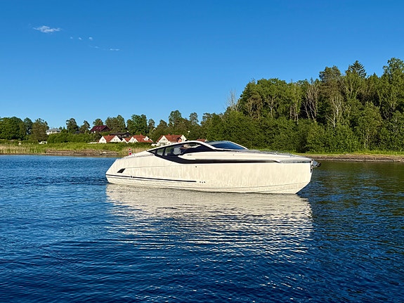 Fairline F//line 33 2 of 5