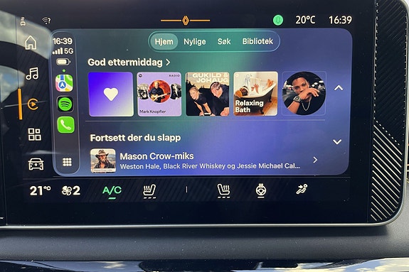 Trådløs Apple CarPlay og Android Auto for enkel tilkobling.