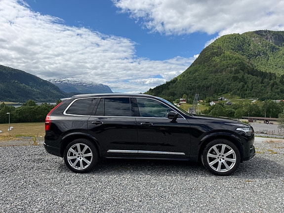 Volvo XC90 4 of 5