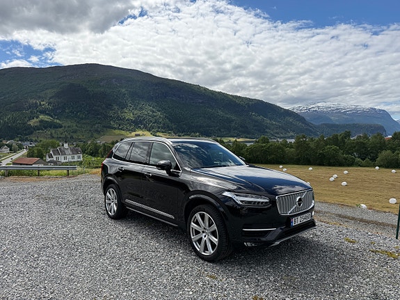 Volvo XC90 3 of 5