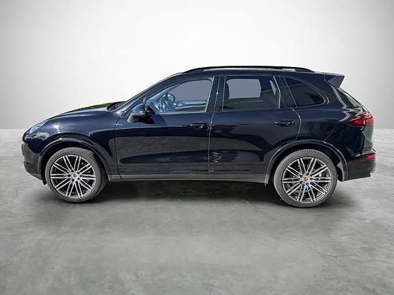 Porsche Cayenne 2 of 5