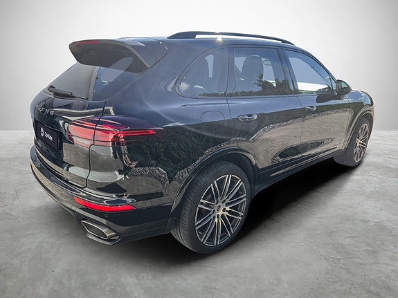 Porsche Cayenne 5 of 5