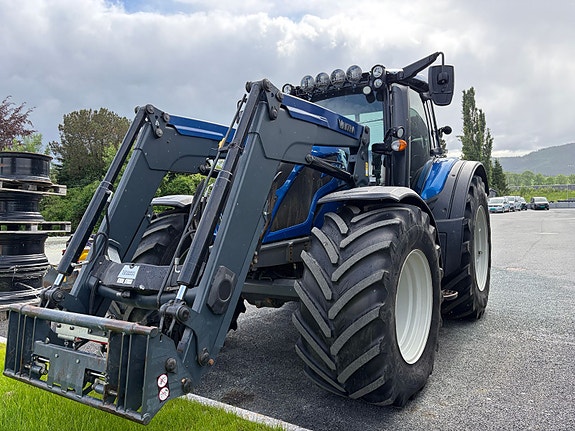 Valtra N174D VENDBAR FØRERPLASS GARANTI LASTER MYE UTSTYR 2017, kr 848 000,-