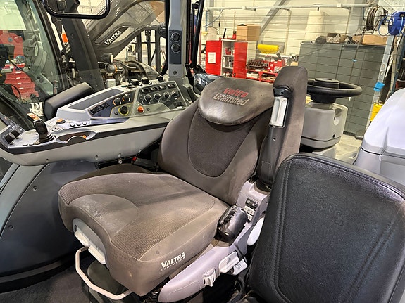 Valtra N174D VENDBAR FØRERPLASS GARANTI LASTER MYE UTSTYR 2017, kr 848 000,-