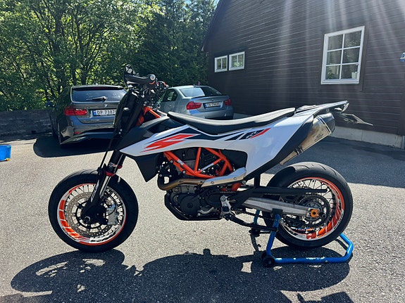 KTM 690 SMC R A2 5 of 7