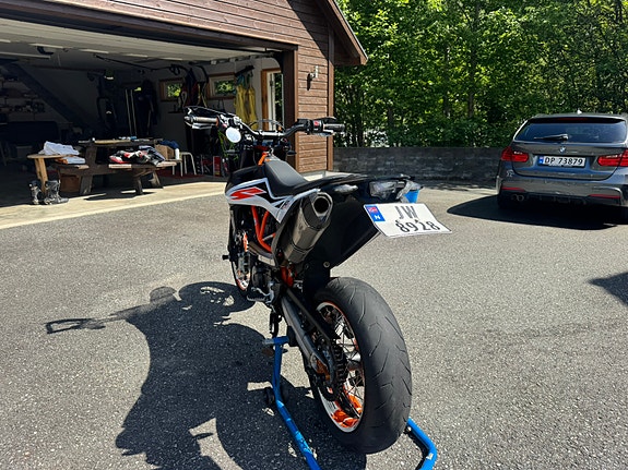 KTM 690 SMC R A2 6 of 7