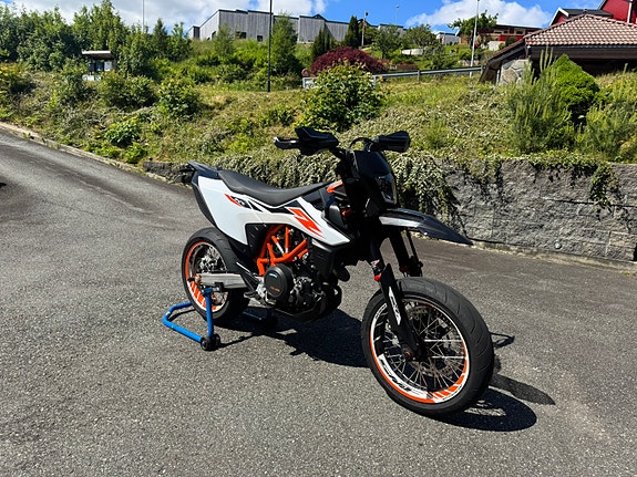KTM 690 SMC R A2 2 of 7