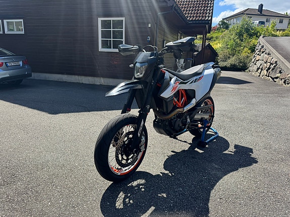 KTM 690 SMC R A2 4 of 7