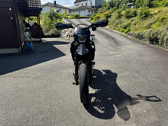 KTM 690 SMC R A2 3 of 7