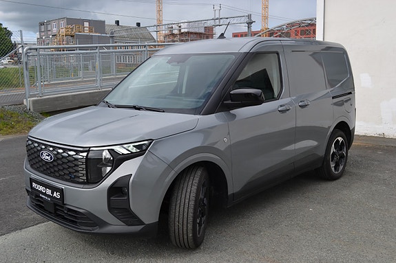 Ford Transit Courier 2 of 5