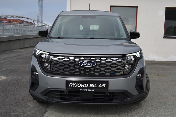 Ford Transit Courier 3 of 5