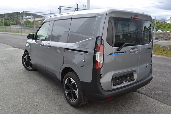 Ford Transit Courier 5 of 5