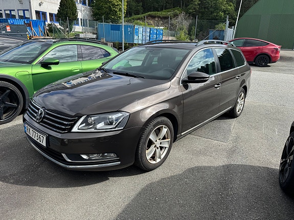 Volkswagen Passat 2 of 5