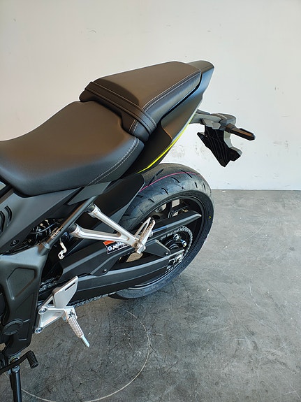 Honda CBR650 4 of 5