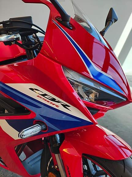 Honda CBR650 3 of 5