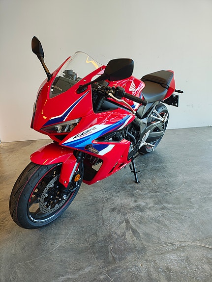 Honda CBR650 2 of 5