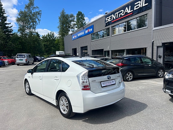 Toyota Prius 5 of 5