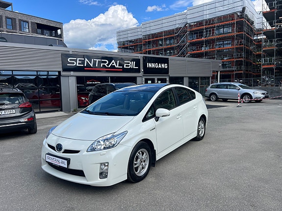 Toyota Prius 3 of 5