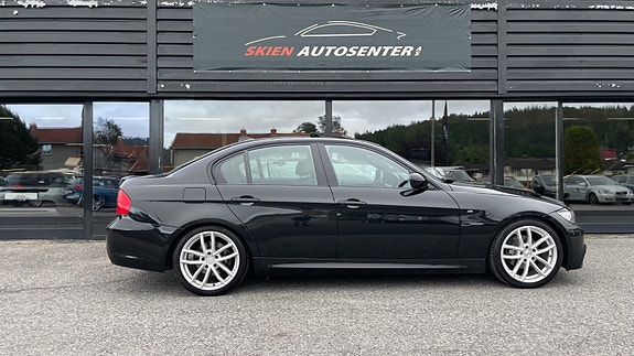 BMW 318i 3 of 28