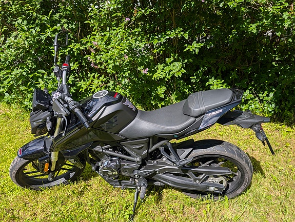 VOGE 125 R 2 of 5
