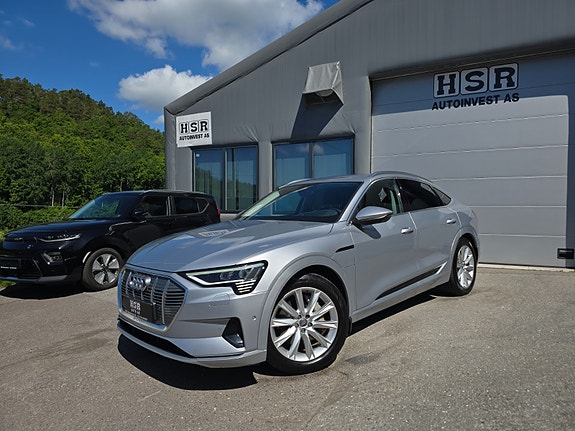 Audi e-tron Sportback 2 of 5