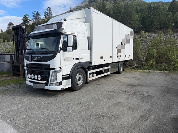 Volvo FM330 4x2 Skapbil m/ full sideåpning og Zepro løftelem.