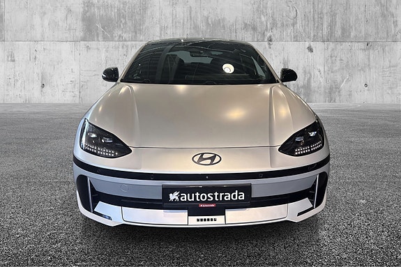 Hyundai Ioniq 6 2 of 5