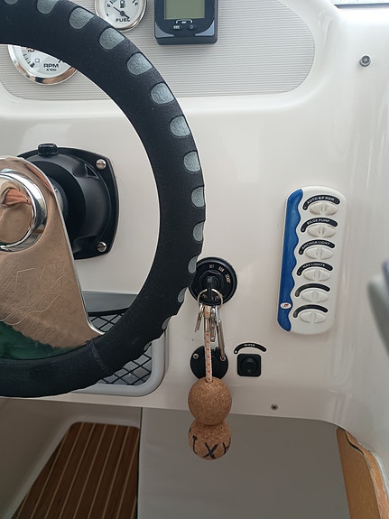 Quicksilver Pilothouse 630 14 of 27