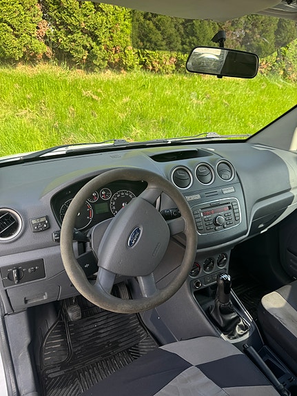 Ford Transit Connect 9 of 16