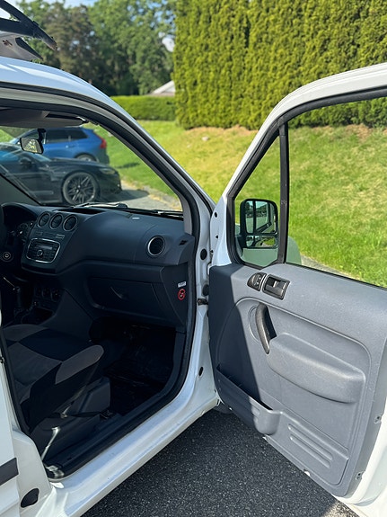 Ford Transit Connect 13 of 16
