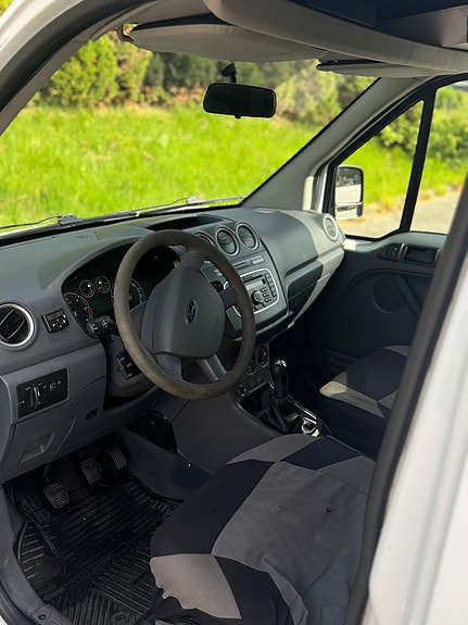 Ford Transit Connect 8 of 16