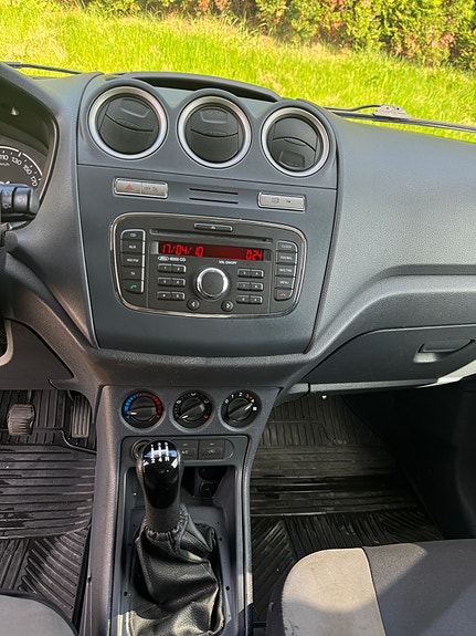Ford Transit Connect 11 of 16