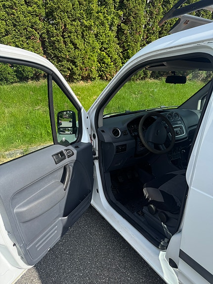 Ford Transit Connect 7 of 16