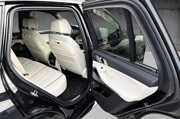 BMW X5 11 of 16