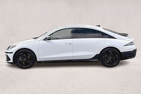 Hyundai Ioniq 6 2 of 5