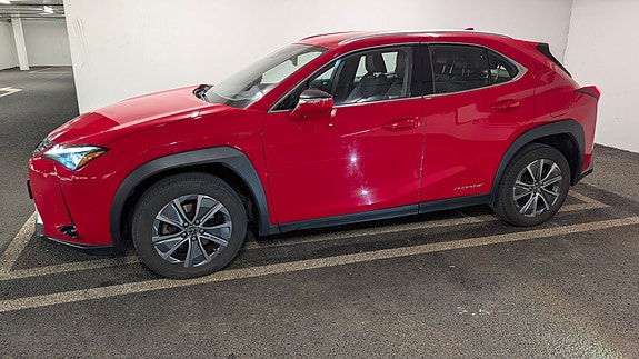 Lexus UX300e 7 of 13