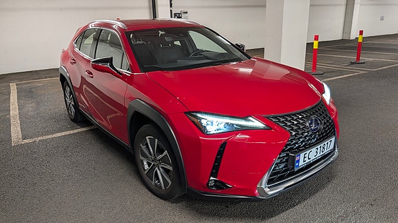 Lexus UX300e 4 of 13