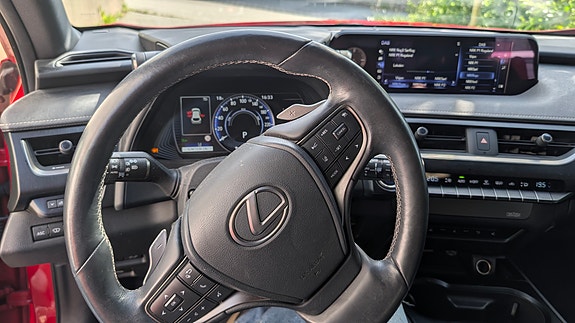 Lexus UX300e 10 of 13