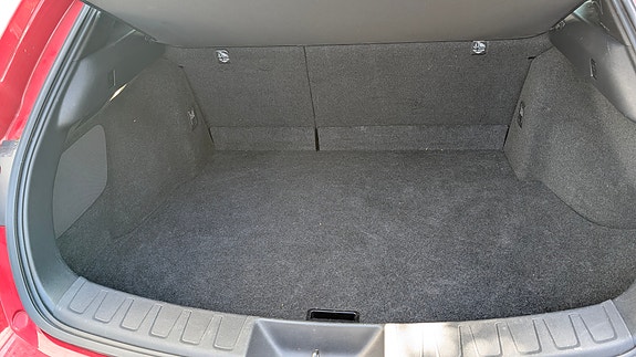 Lexus UX300e 13 of 13