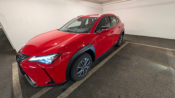 Lexus UX300e 3 of 13
