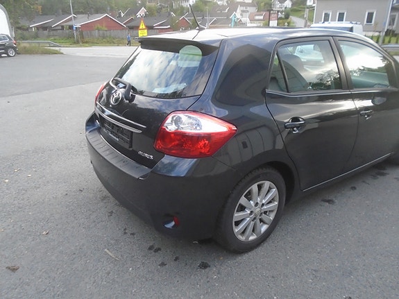 Toyota Auris 5 of 5