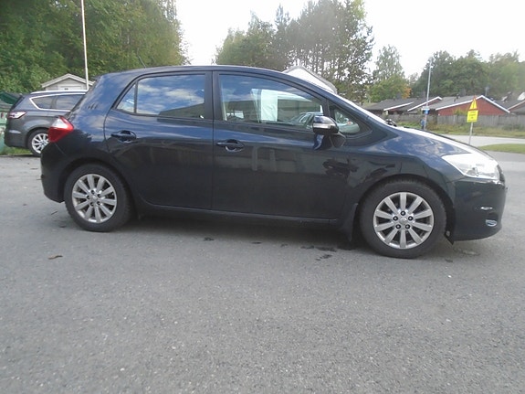 Toyota Auris 4 of 5