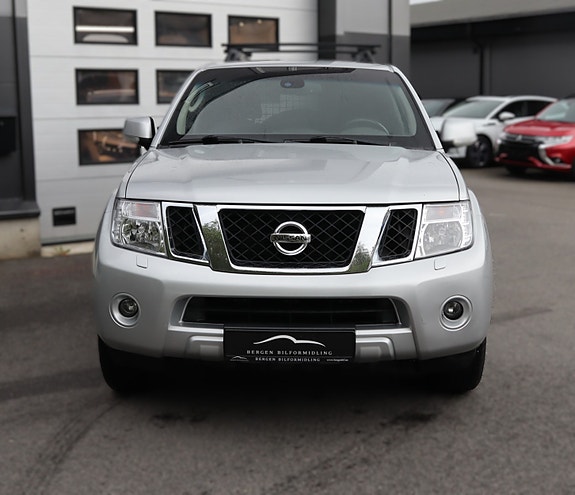 Nissan Pathfinder 5 of 5