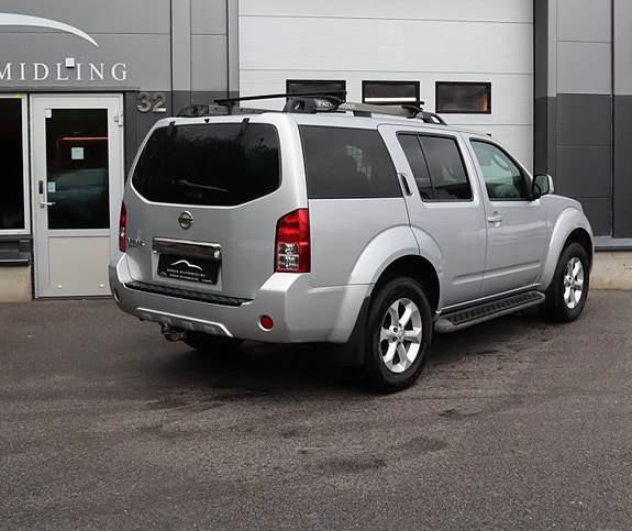 Nissan Pathfinder 2 of 5