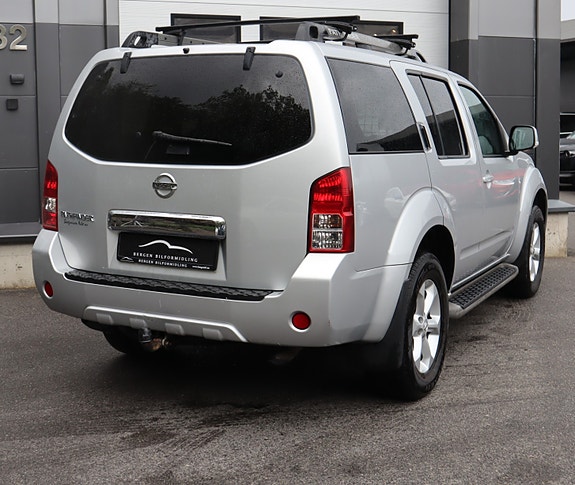 Nissan Pathfinder 4 of 5
