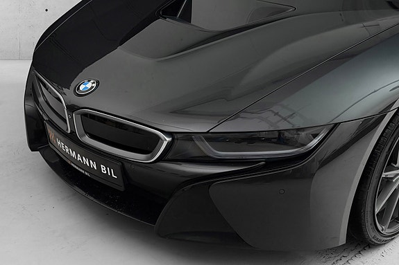 BMW i8 2 of 5